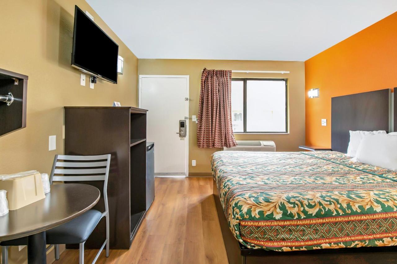 Oyo Hotel Lake Charles Hwy 10 Eksteriør billede
