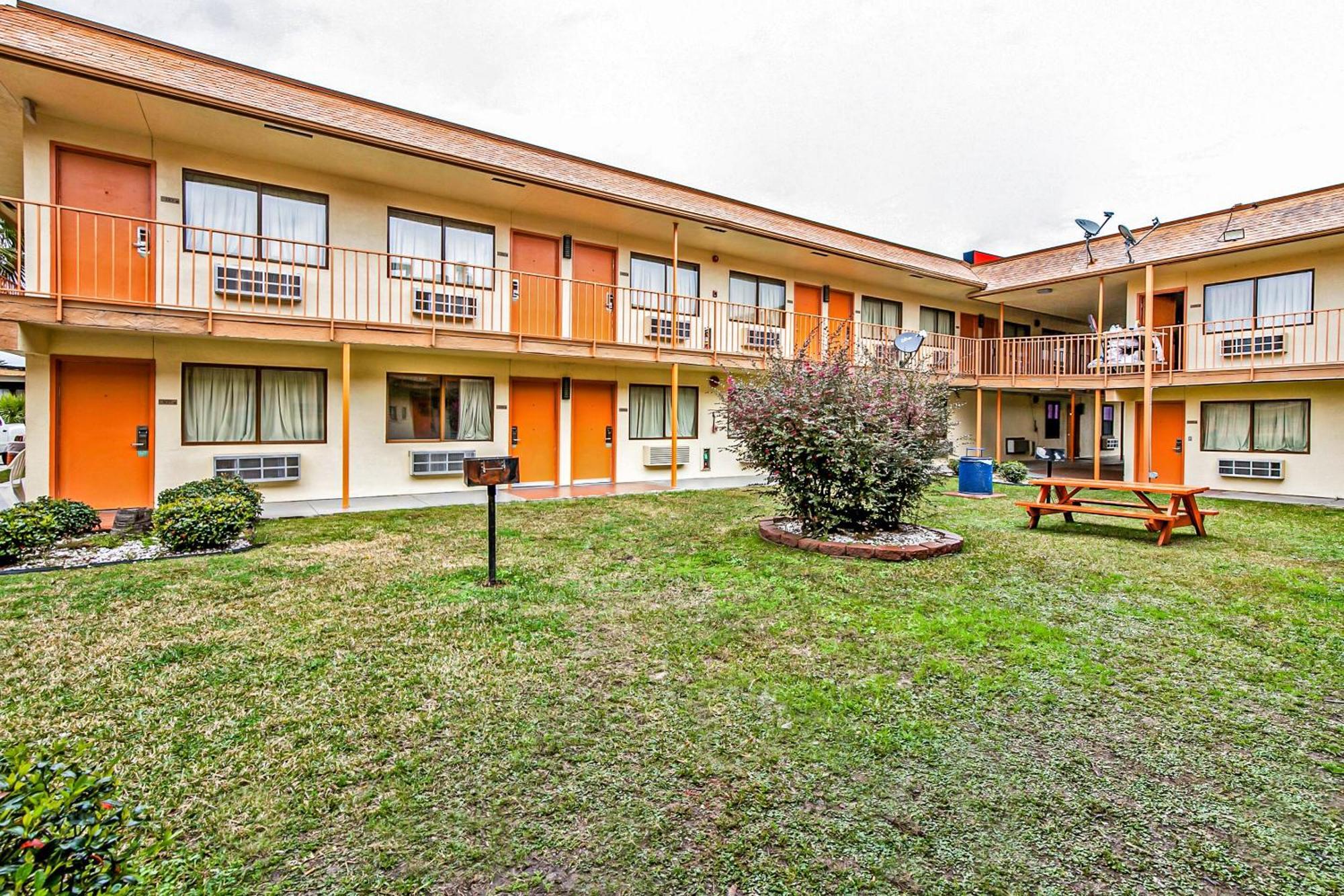 Oyo Hotel Lake Charles Hwy 10 Eksteriør billede