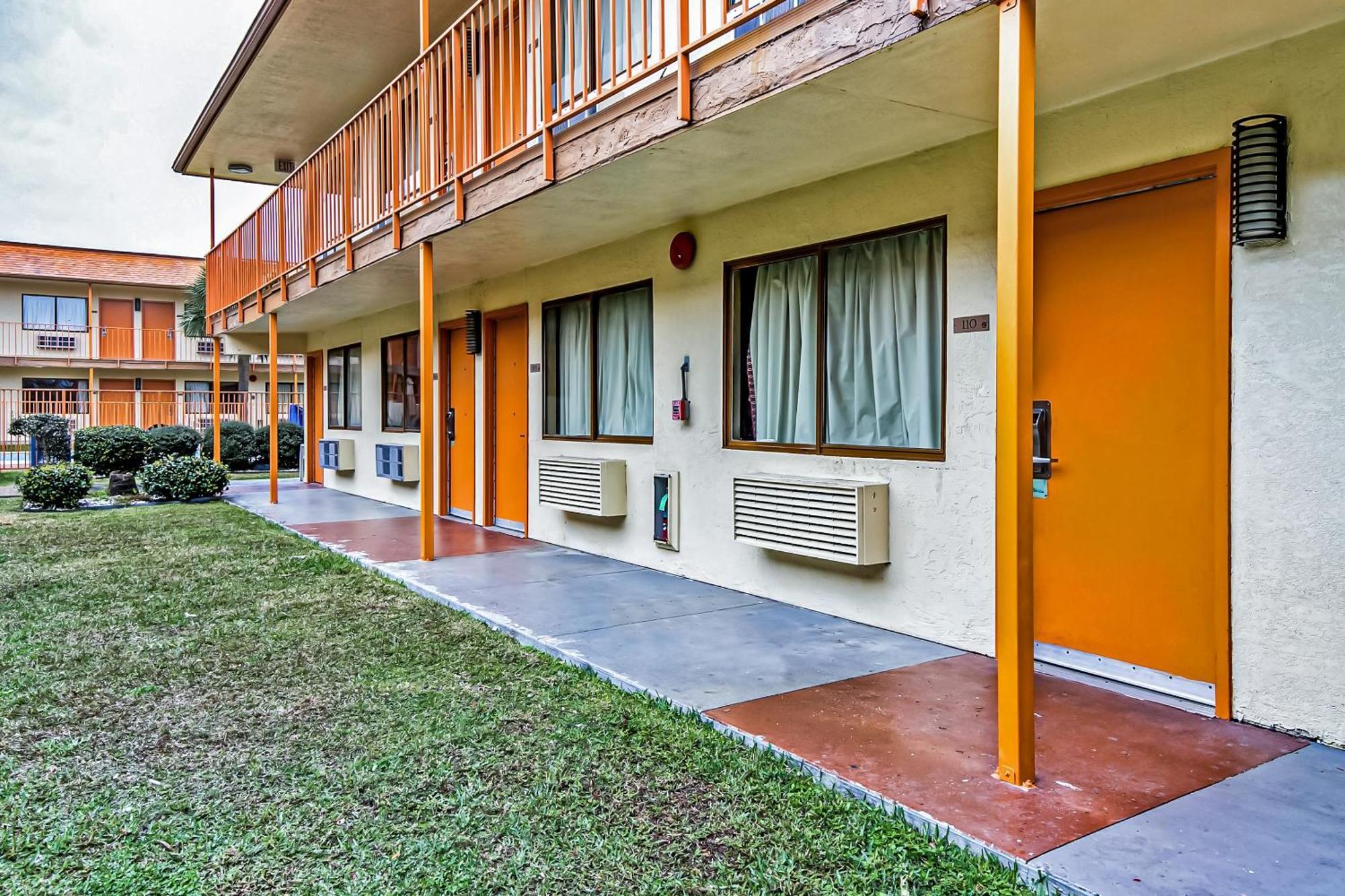 Oyo Hotel Lake Charles Hwy 10 Eksteriør billede